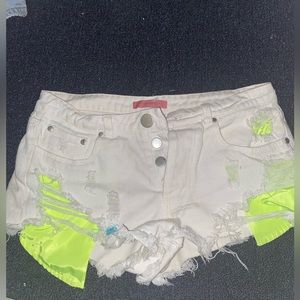 Signature8 white/neon yellow jean shorts
